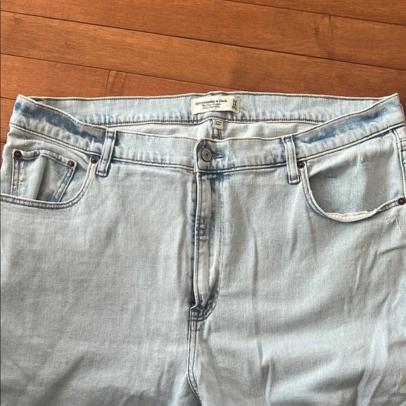 Abercrombie & Fitch Light Wash Split Hem Denim - Picture 3 of 6